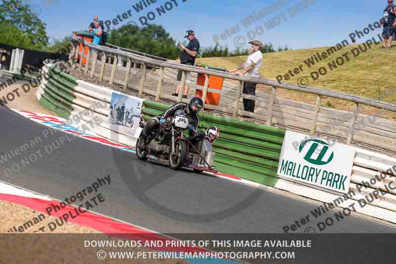 Vintage motorcycle club;eventdigitalimages;mallory park;mallory park trackday photographs;no limits trackdays;peter wileman photography;trackday digital images;trackday photos;vmcc festival 1000 bikes photographs